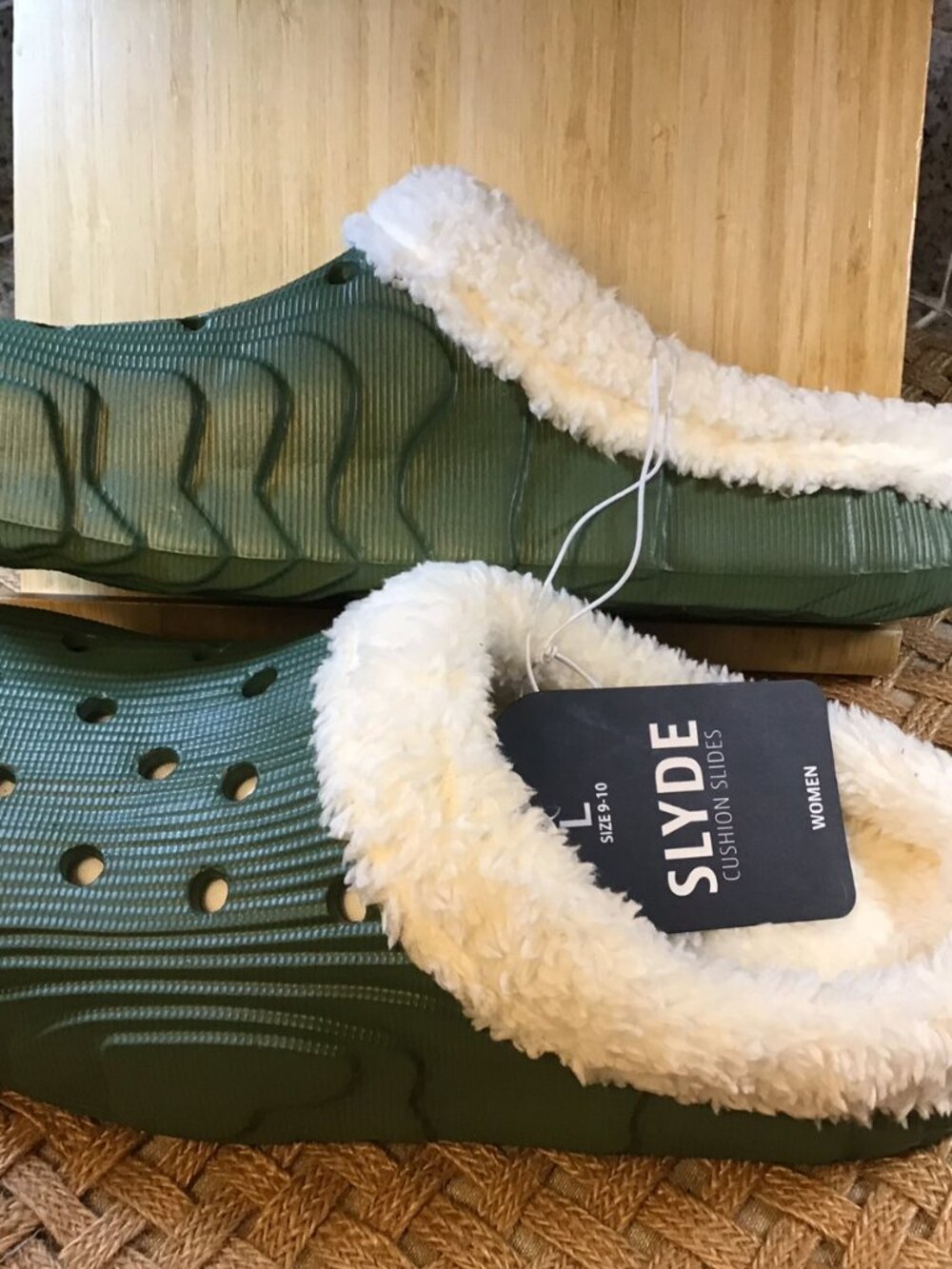 NWT Slyde Women's Cushion Slides Multiple sizes